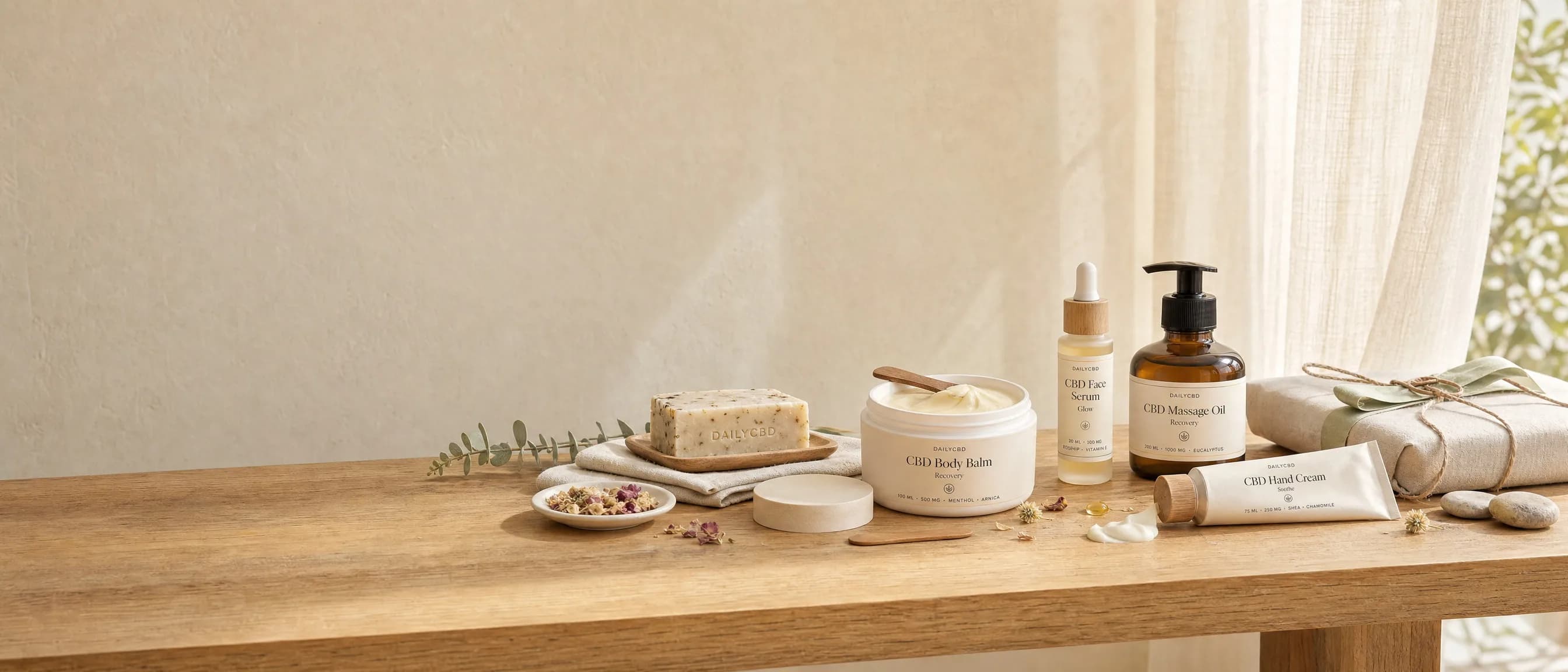 Bálsamo corporal, sérum e creme de mãos com CBD junto a sabonete e eucalipto